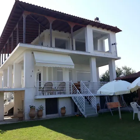 The Green Garden By The Sea! Holiday home Agiakampos (Volos)